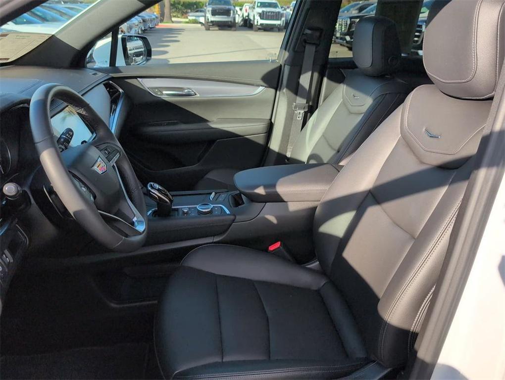 used 2025 Cadillac XT6 car, priced at $44,999