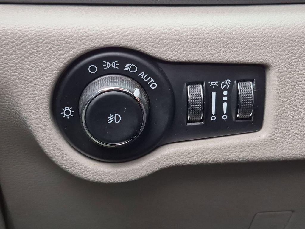 used 2023 Chrysler Pacifica car, priced at $22,998