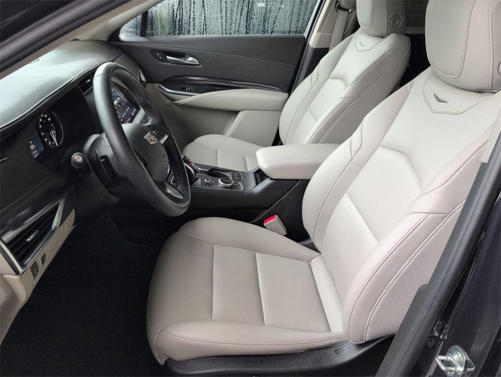 used 2023 Cadillac XT4 car, priced at $25,888
