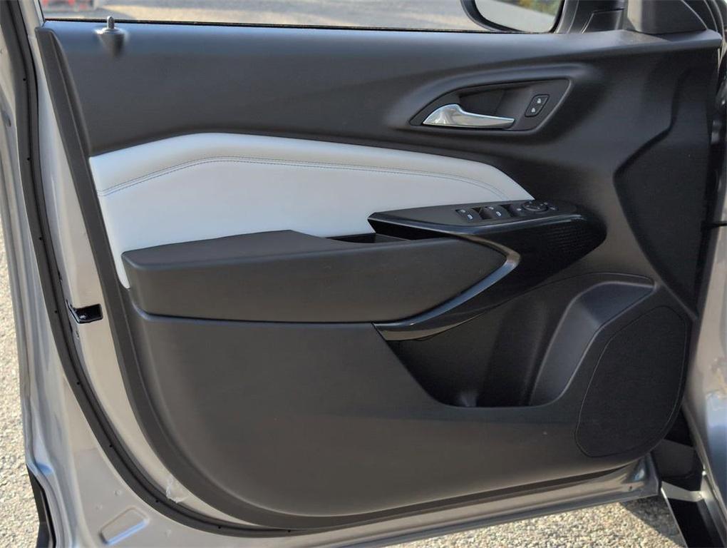 used 2025 Chevrolet Trax car, priced at $18,777