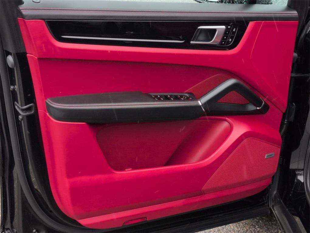 used 2021 Porsche Cayenne car, priced at $43,888