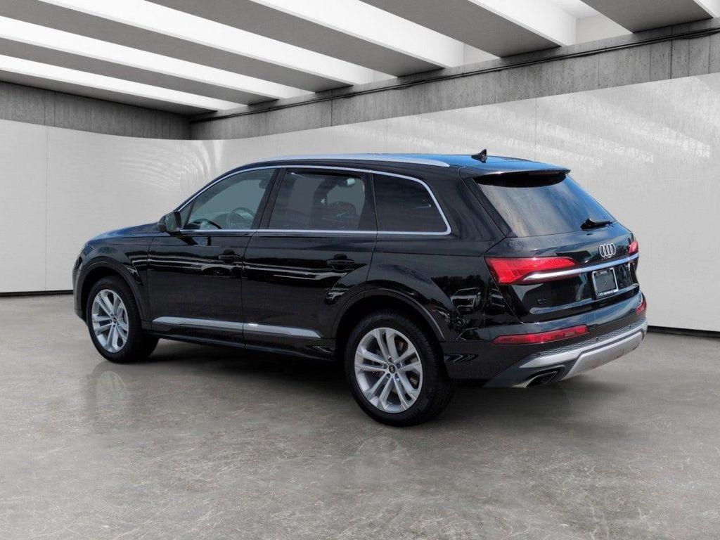 Audi Q7 view 5