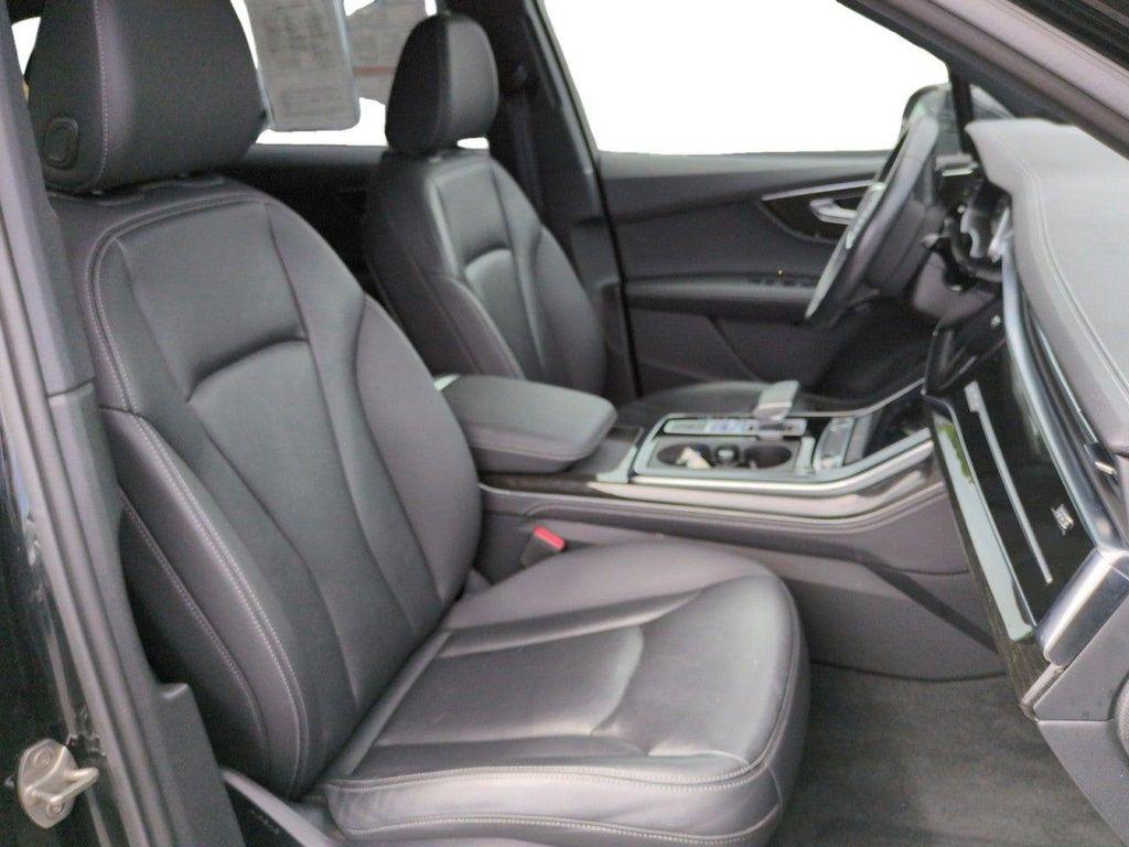 Audi Q7 view 28