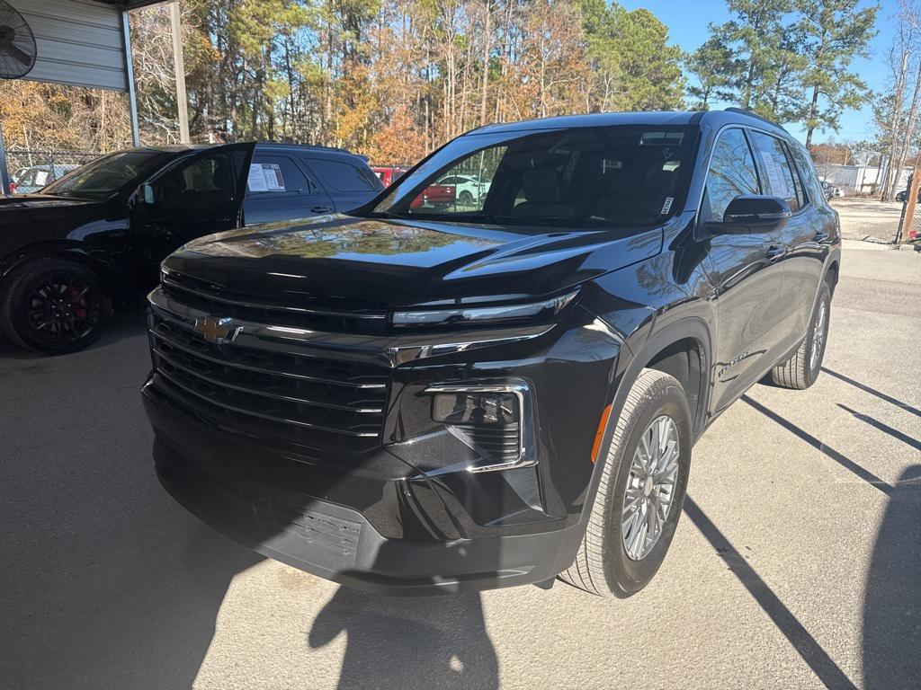 used 2025 Chevrolet Traverse car, priced at $35,317
