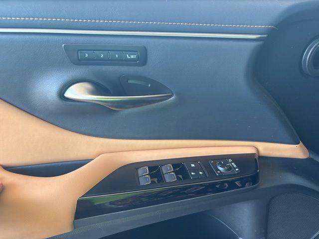used 2025 Lexus ES 350 car, priced at $47,000