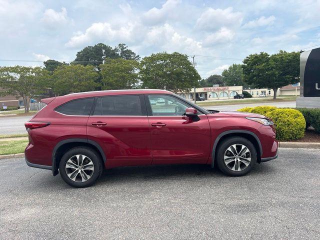 used 2020 Toyota Highlander car, priced at $29,636