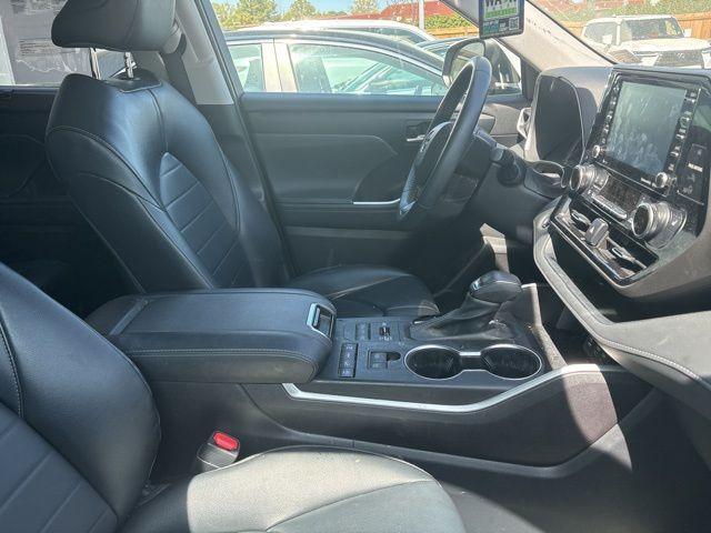 used 2022 Toyota Highlander car, priced at $34,300