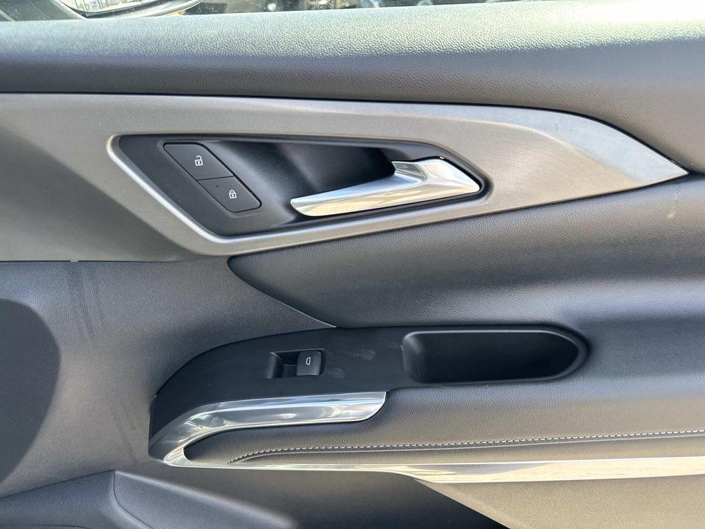 used 2025 Chevrolet Traverse car, priced at $37,333