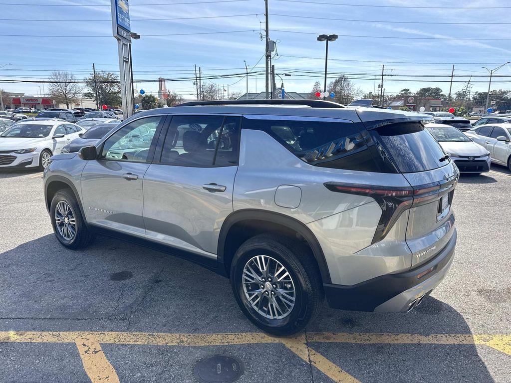 used 2025 Chevrolet Traverse car, priced at $37,333
