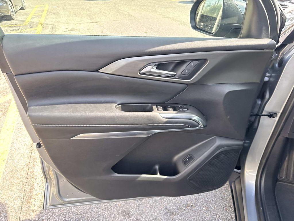 used 2025 Chevrolet Traverse car, priced at $37,333