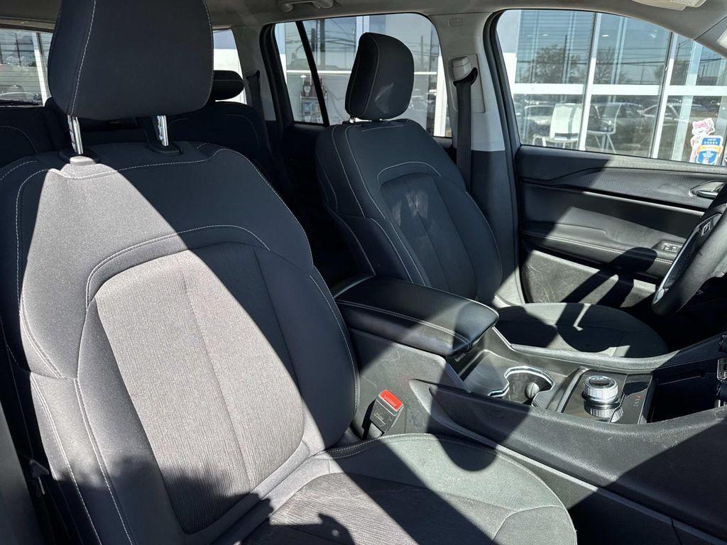 used 2024 Jeep Grand Cherokee car, priced at $24,569