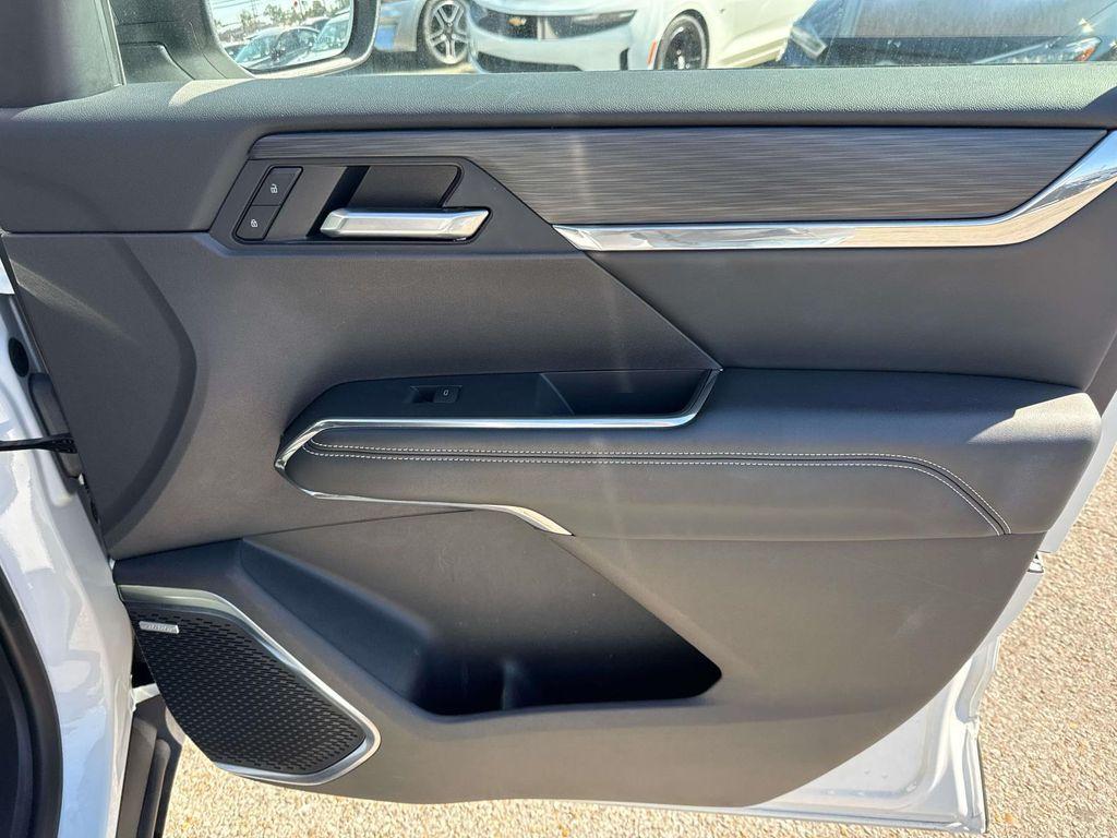 used 2025 GMC Acadia car, priced at $32,369