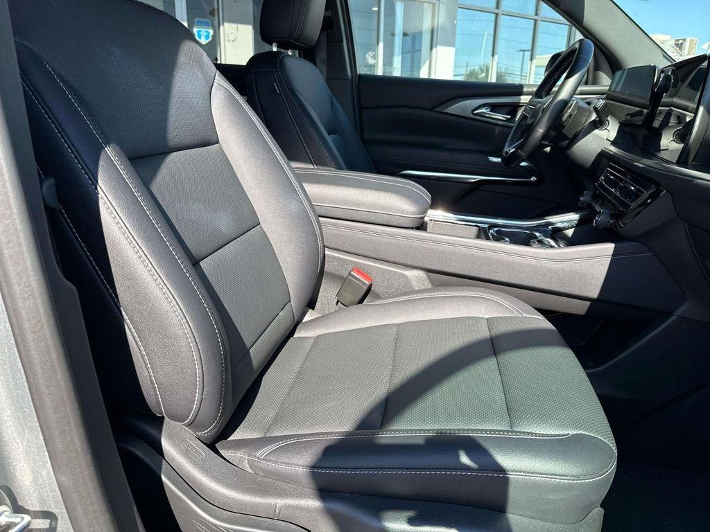 used 2025 Chevrolet Traverse car, priced at $36,633