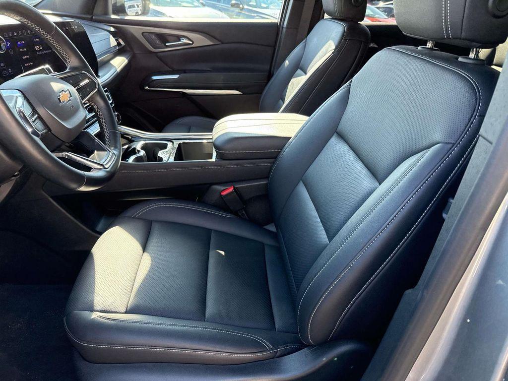 used 2025 Chevrolet Traverse car, priced at $36,633
