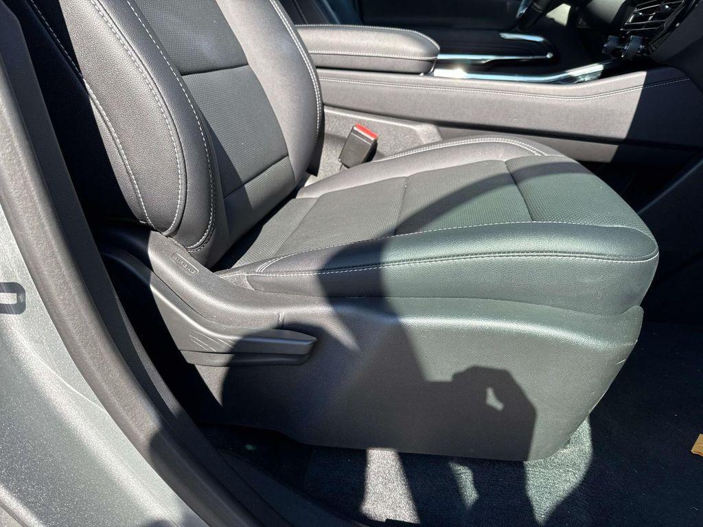 used 2025 Chevrolet Traverse car, priced at $36,633