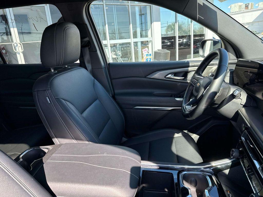 used 2025 Chevrolet Traverse car, priced at $36,633