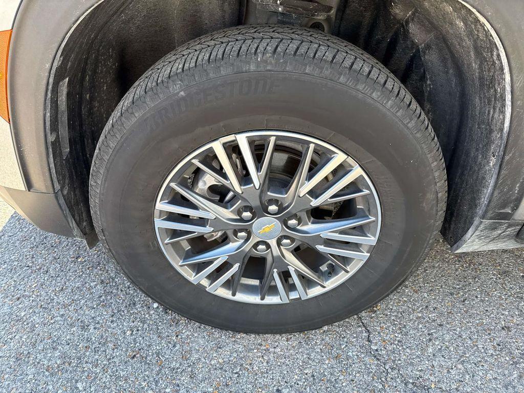 used 2025 Chevrolet Traverse car, priced at $36,633