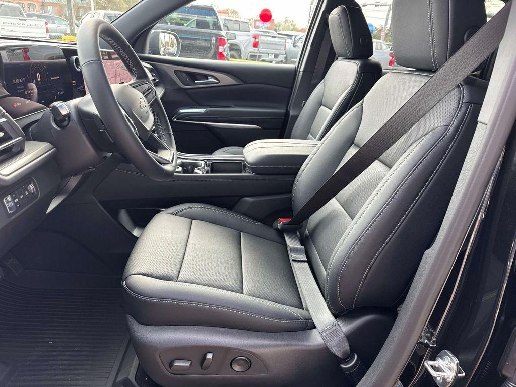 new 2026 Chevrolet Traverse car, priced at $43,060