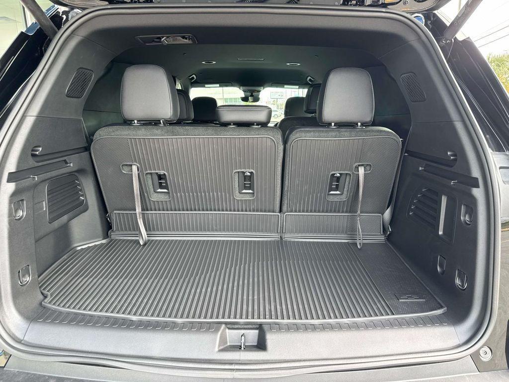 new 2026 Chevrolet Traverse car, priced at $43,060