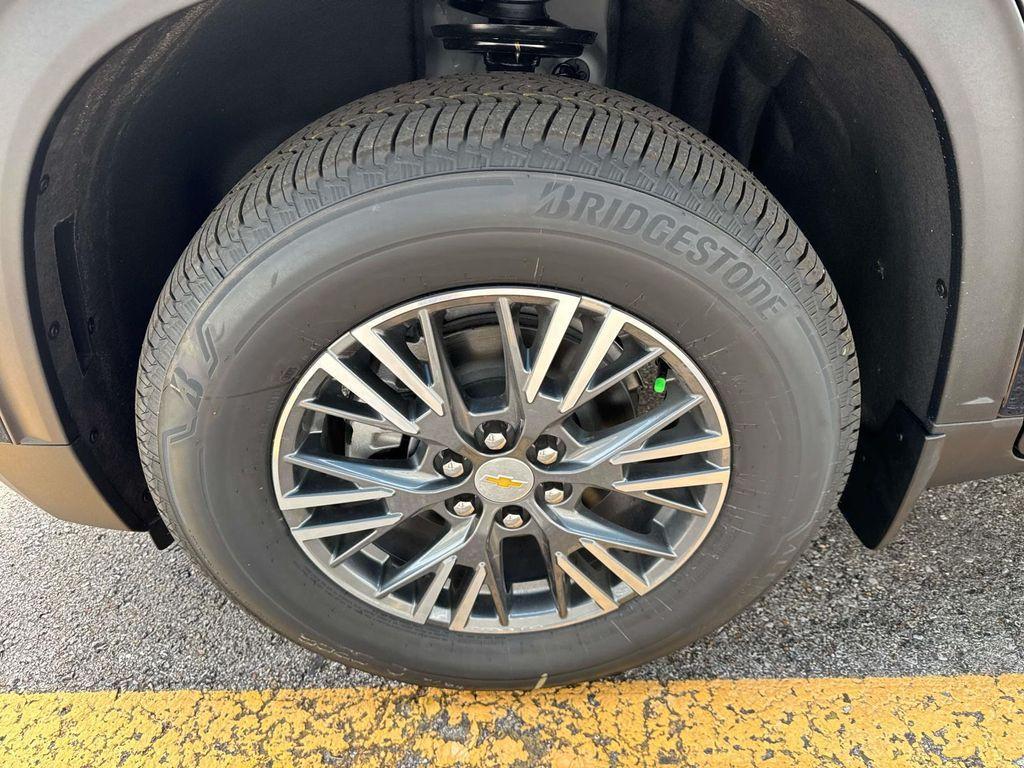 new 2026 Chevrolet Traverse car, priced at $43,060