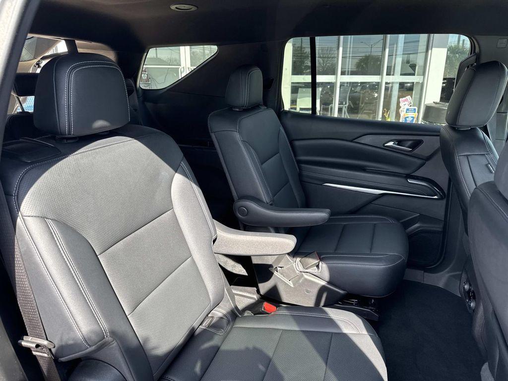 used 2025 Chevrolet Traverse car, priced at $39,995