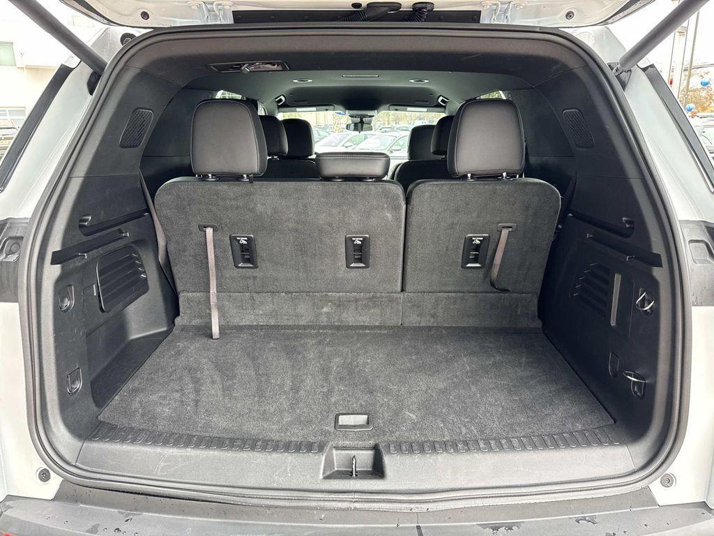 used 2025 Chevrolet Traverse car, priced at $35,969