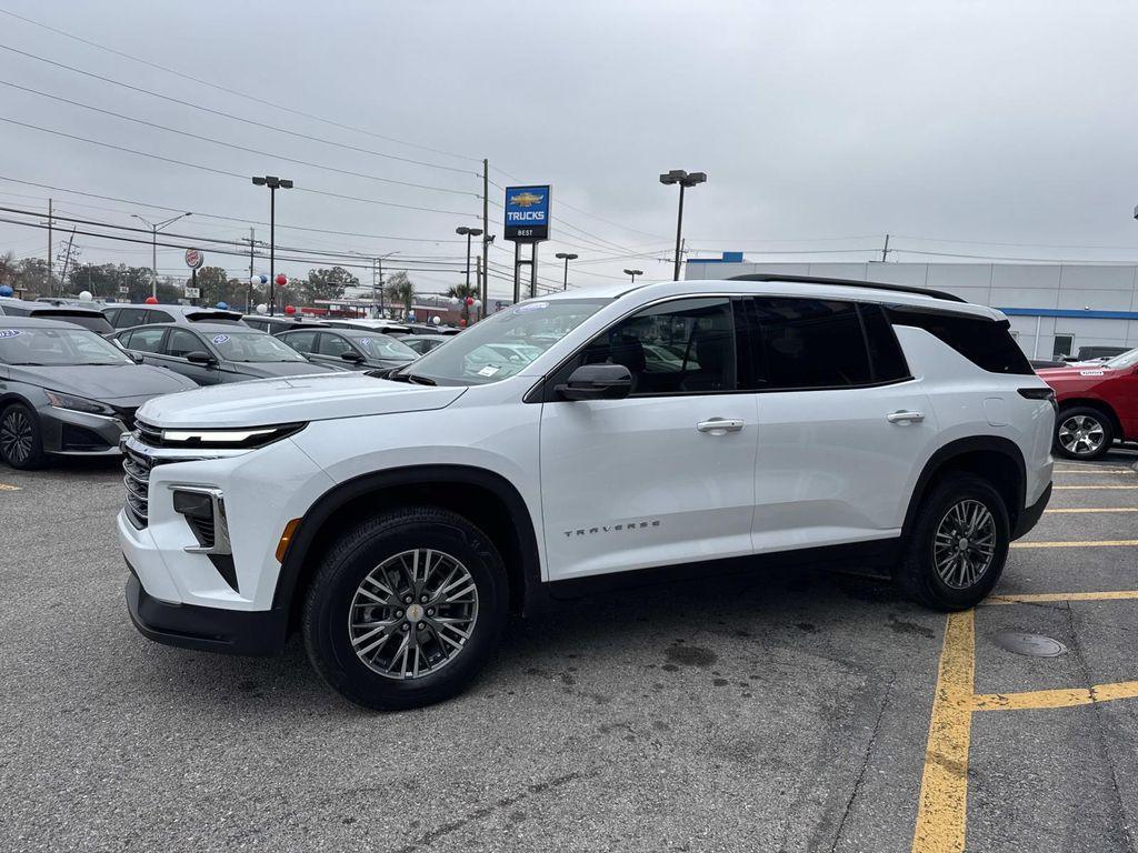 used 2025 Chevrolet Traverse car, priced at $35,969
