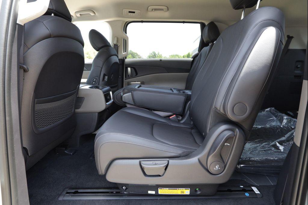 new 2026 Kia Carnival Hybrid car, priced at $44,322