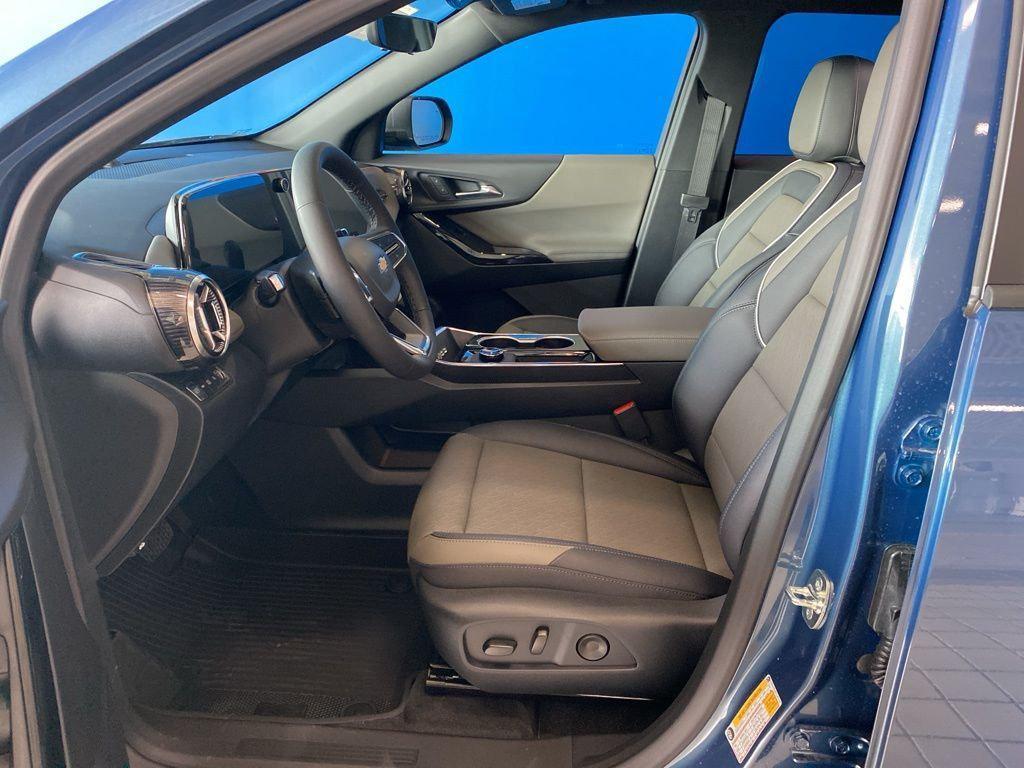 new 2026 Chevrolet Equinox car, priced at $33,157