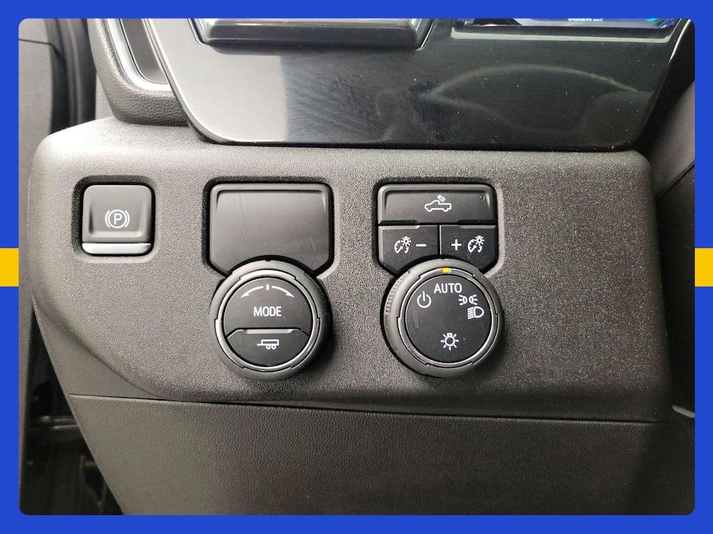used 2025 Chevrolet Silverado 1500 car, priced at $40,998
