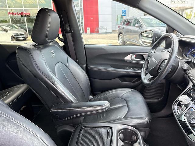used 2021 Chrysler Pacifica car, priced at $10,135