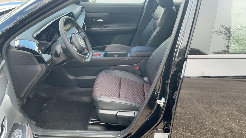 new 2025 Nissan Kicks car, priced at $27,001