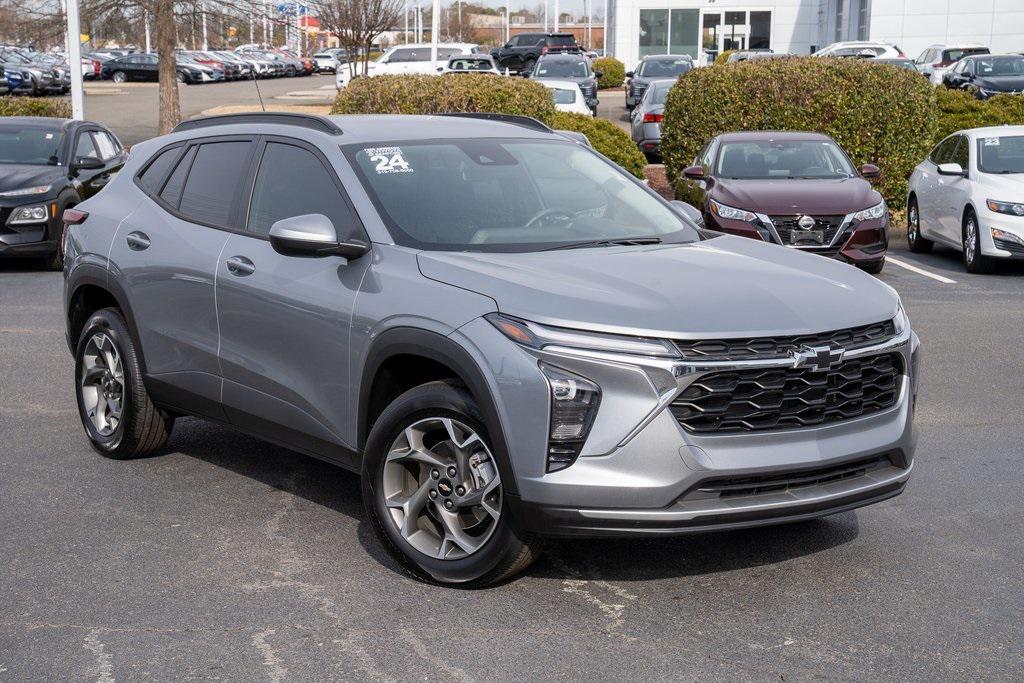 used 2024 Chevrolet Trax car, priced at $20,943