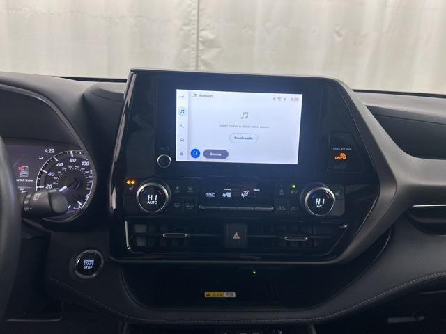 used 2023 Toyota Highlander car, priced at $32,444