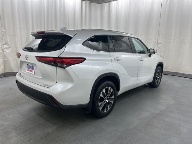 used 2023 Toyota Highlander car, priced at $32,444