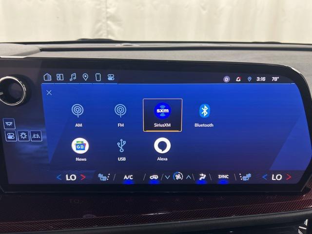 used 2024 Chevrolet Traverse car, priced at $39,999