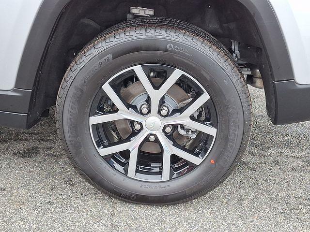 new 2026 Jeep Grand Cherokee car, priced at $49,580