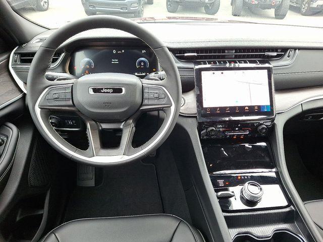 new 2025 Jeep Grand Cherokee car, priced at $47,955