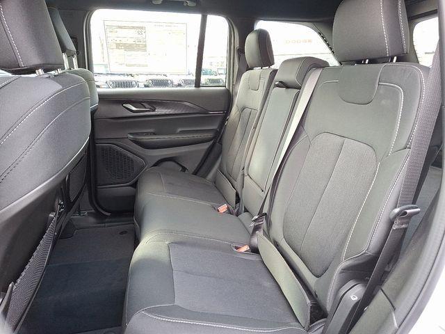 new 2025 Jeep Grand Cherokee car, priced at $41,090