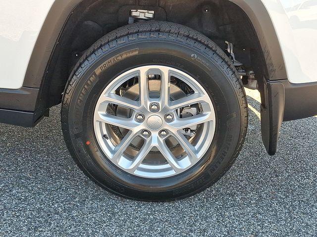 new 2025 Jeep Grand Cherokee car, priced at $38,502