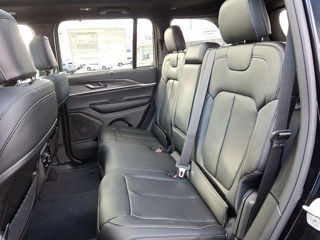 new 2025 Jeep Grand Cherokee car, priced at $50,654