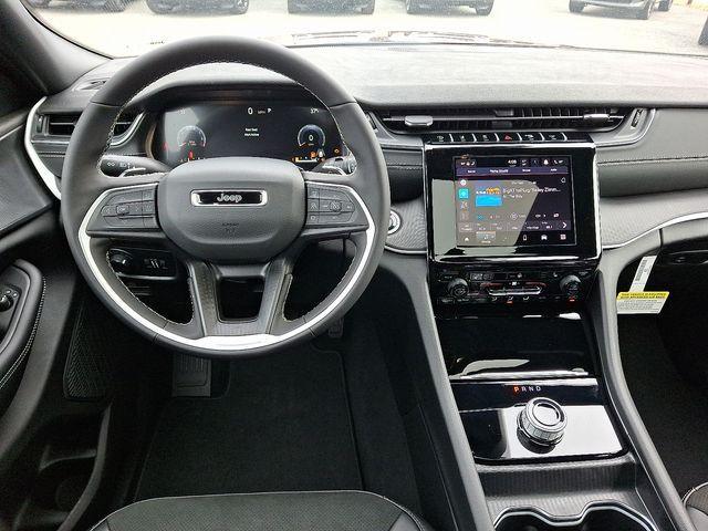 new 2025 Jeep Grand Cherokee car, priced at $43,928