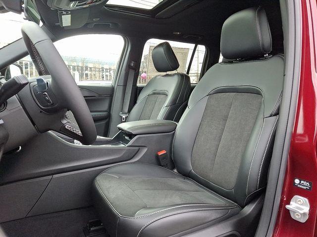 new 2025 Jeep Grand Cherokee car, priced at $43,928