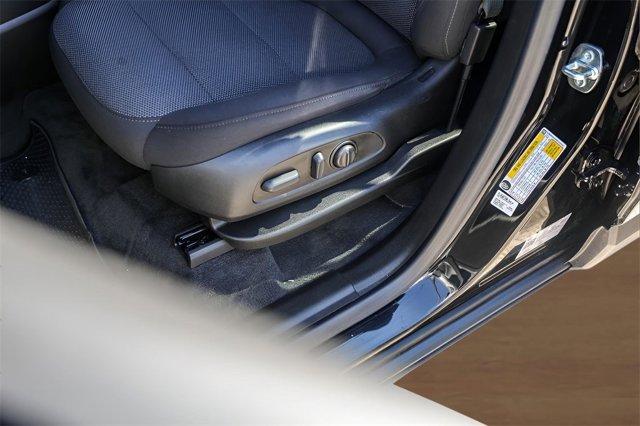 used 2023 Chevrolet Traverse car, priced at $27,998