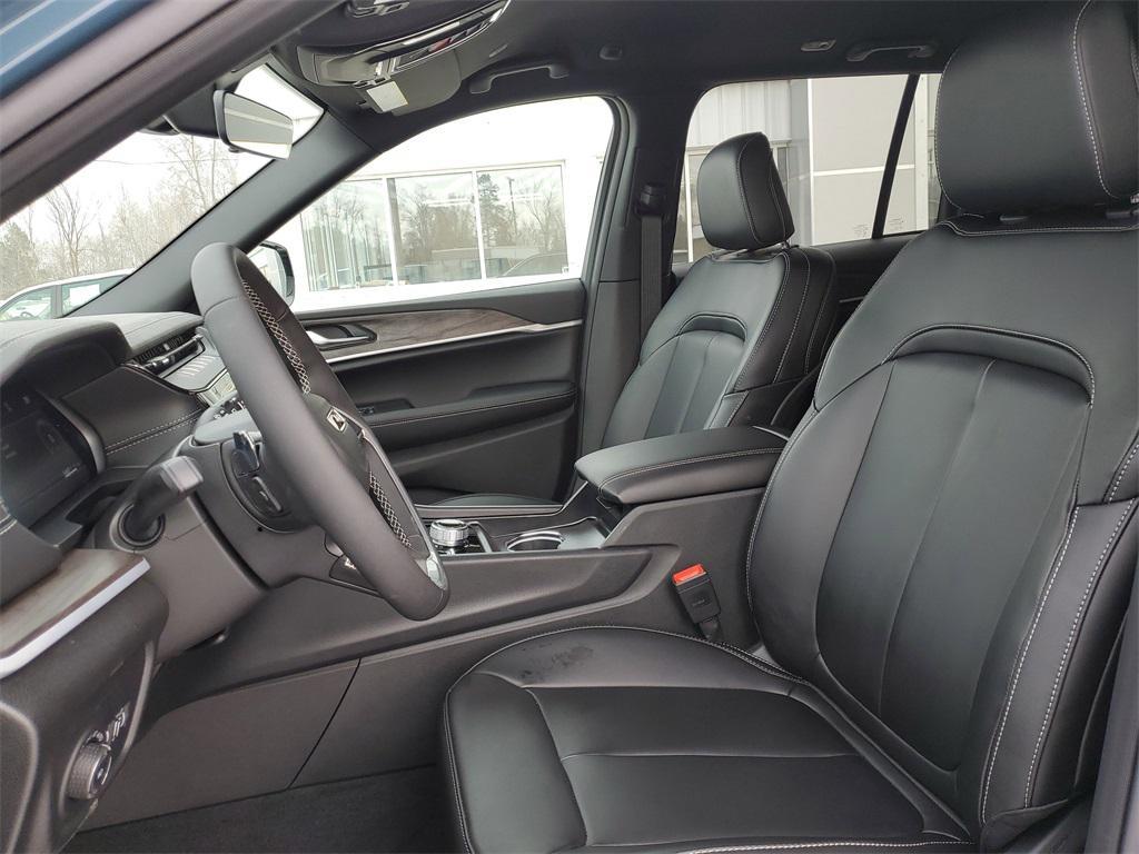 new 2026 Jeep Grand Cherokee car, priced at $48,385