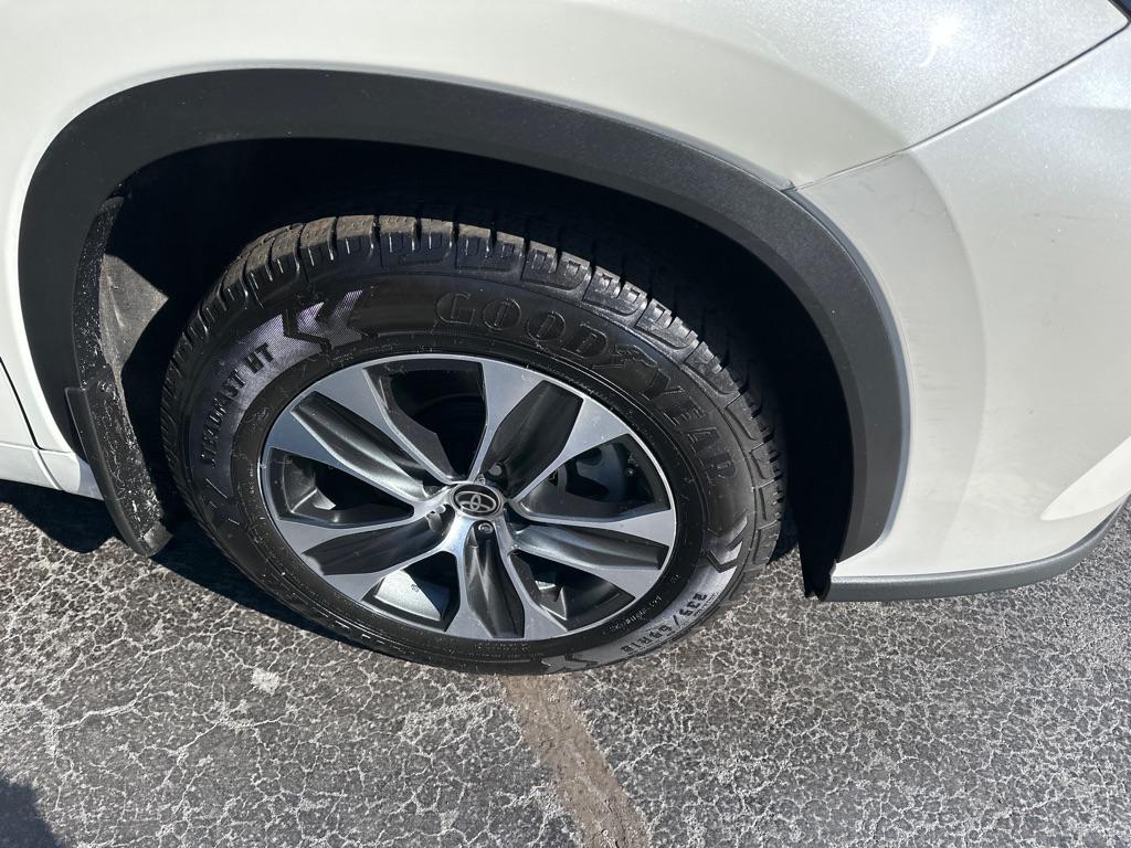 used 2021 Toyota Highlander car, priced at $23,900