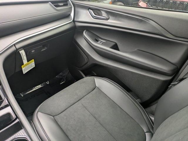 new 2025 Jeep Grand Cherokee car, priced at $35,025