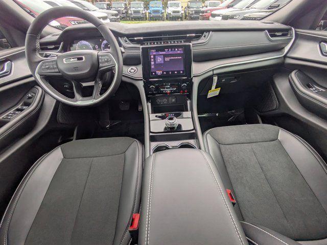 new 2025 Jeep Grand Cherokee car, priced at $38,025