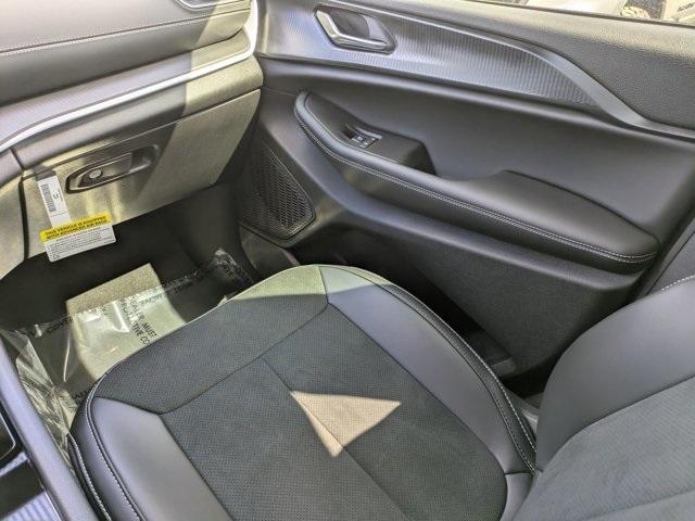 new 2025 Jeep Grand Cherokee car, priced at $38,030