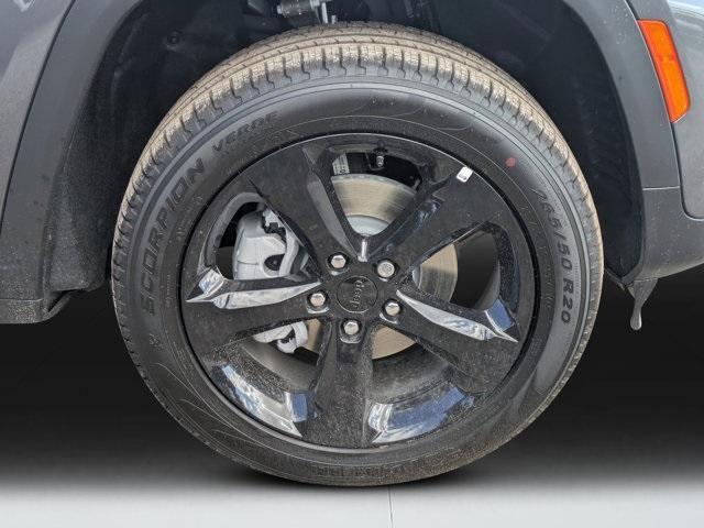 new 2025 Jeep Grand Cherokee car, priced at $37,980